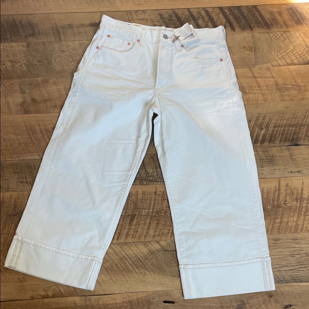 American Eagle. AE77 premium white cuffed denim. Size 28. Cropped fit.